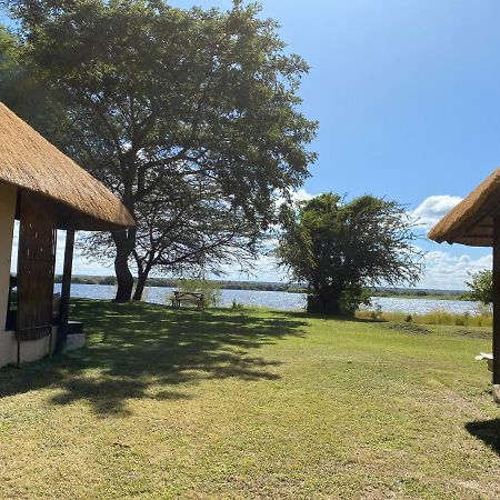 Big 5 Toro Lodge Касане Екстериор снимка