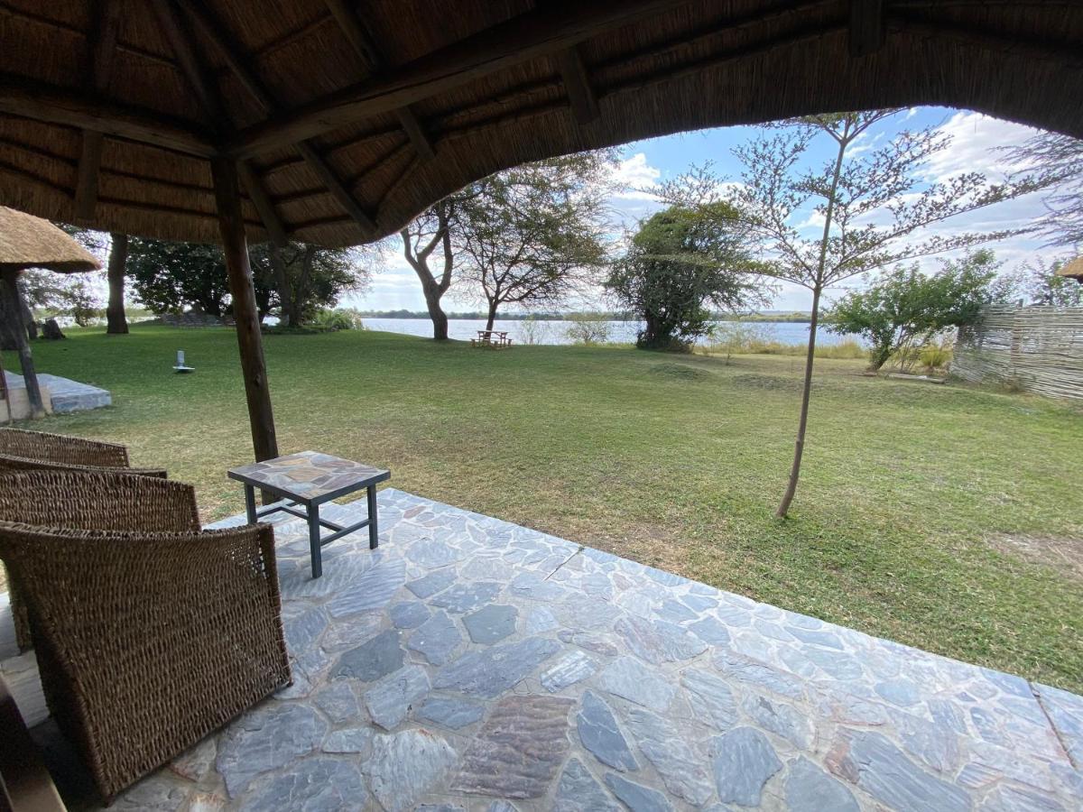Big 5 Toro Lodge Касане Екстериор снимка