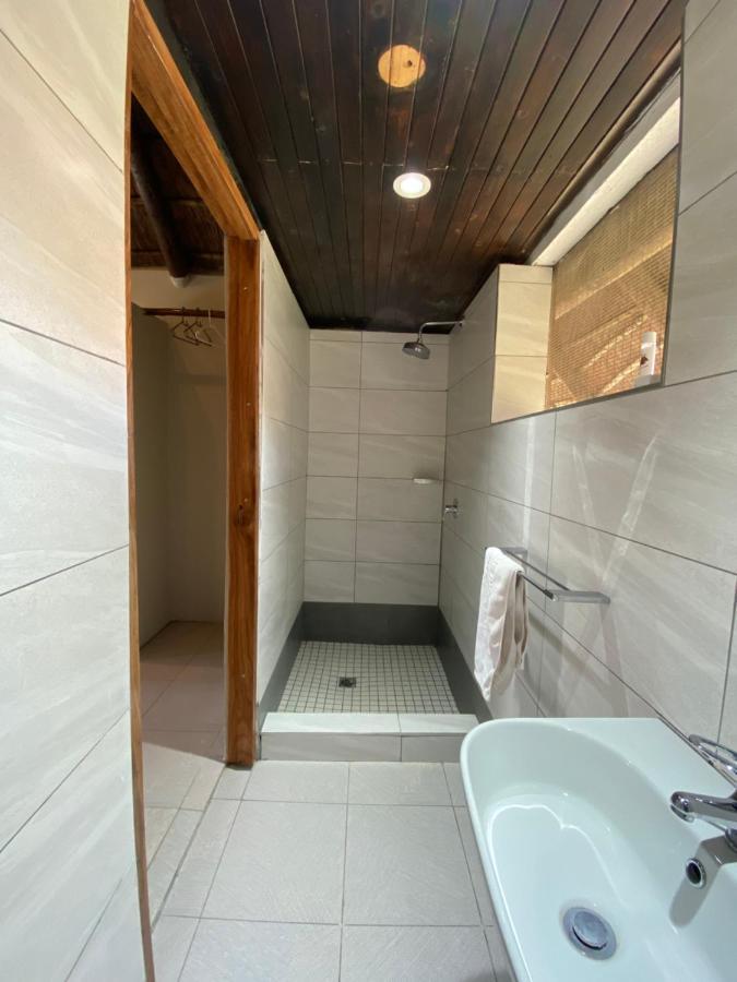 Big 5 Toro Lodge Касане Екстериор снимка