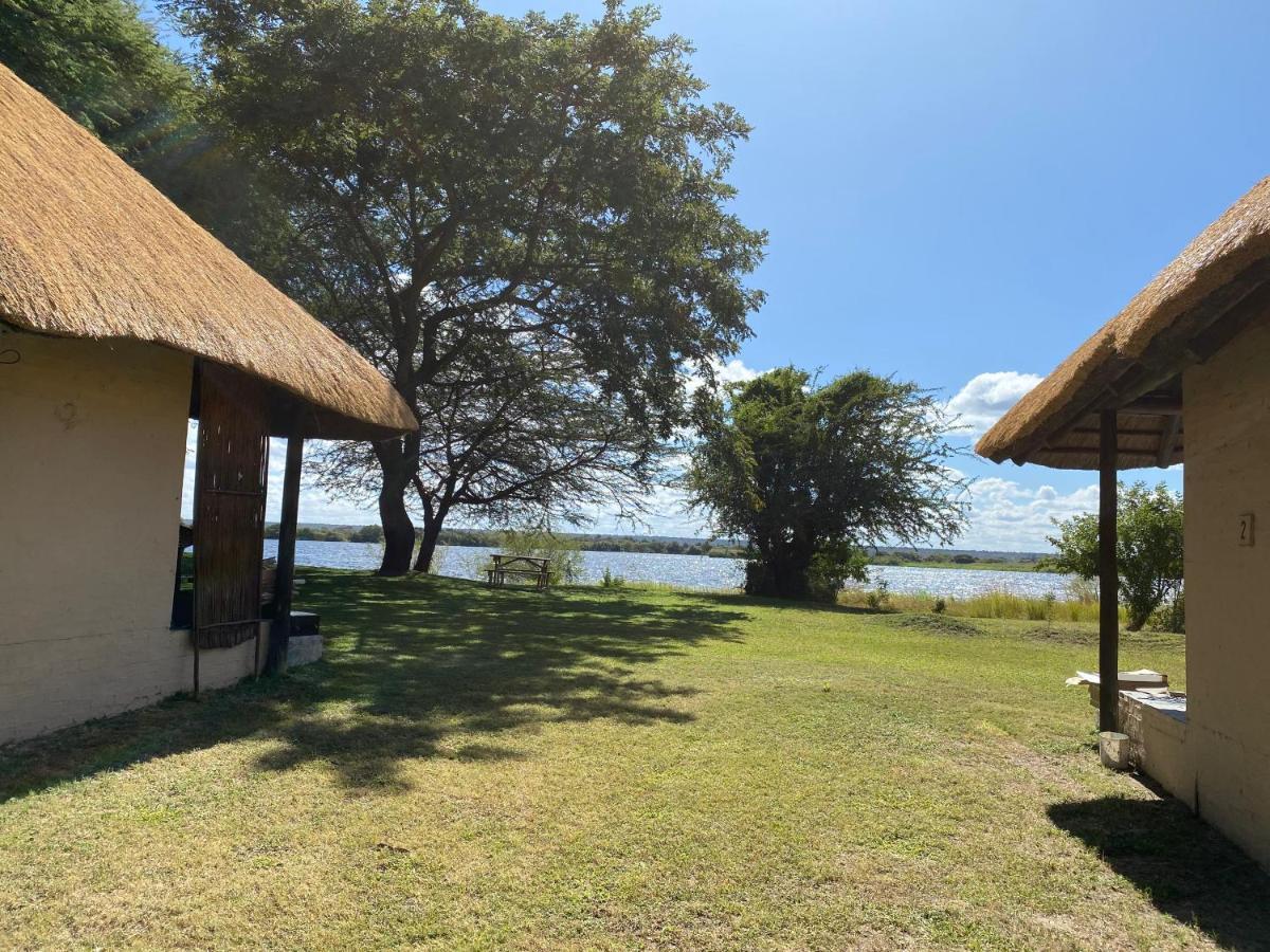 Big 5 Toro Lodge Касане Екстериор снимка