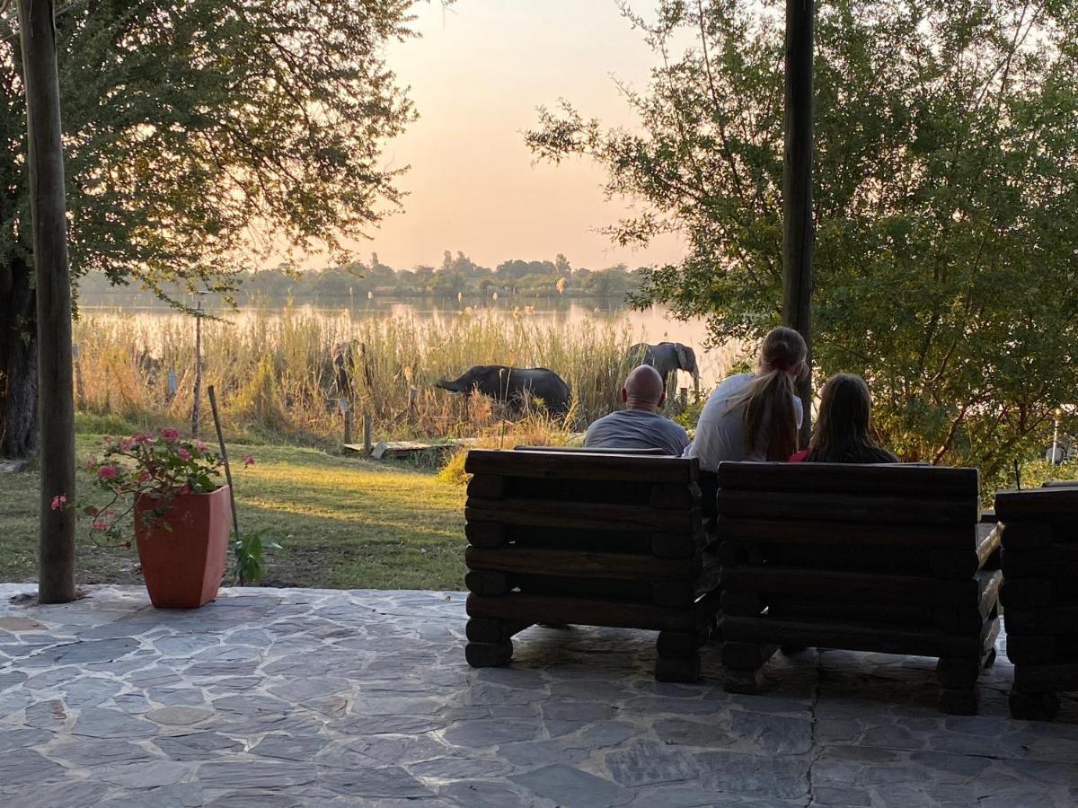 Big 5 Toro Lodge Касане Екстериор снимка