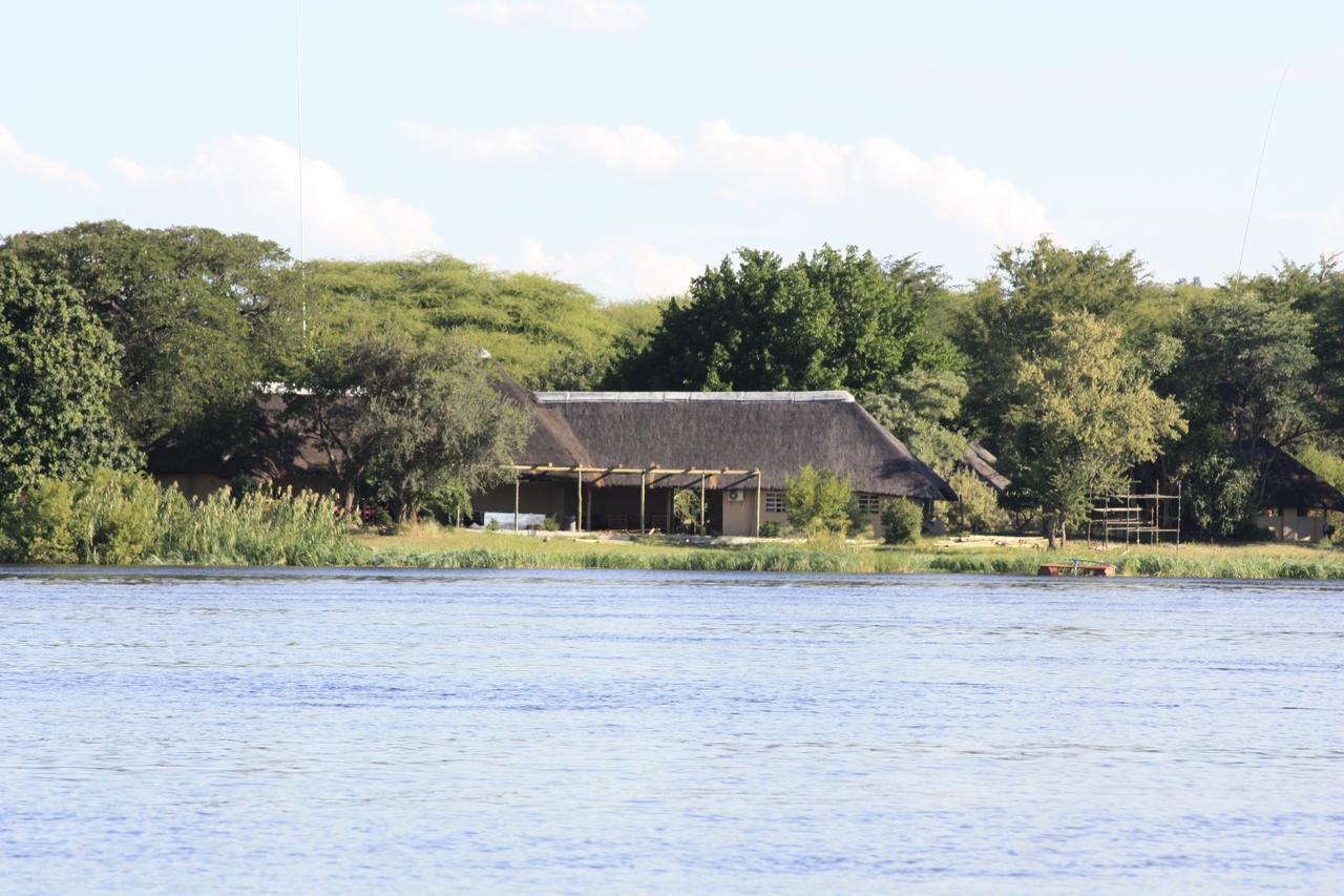 Big 5 Toro Lodge Касане Екстериор снимка