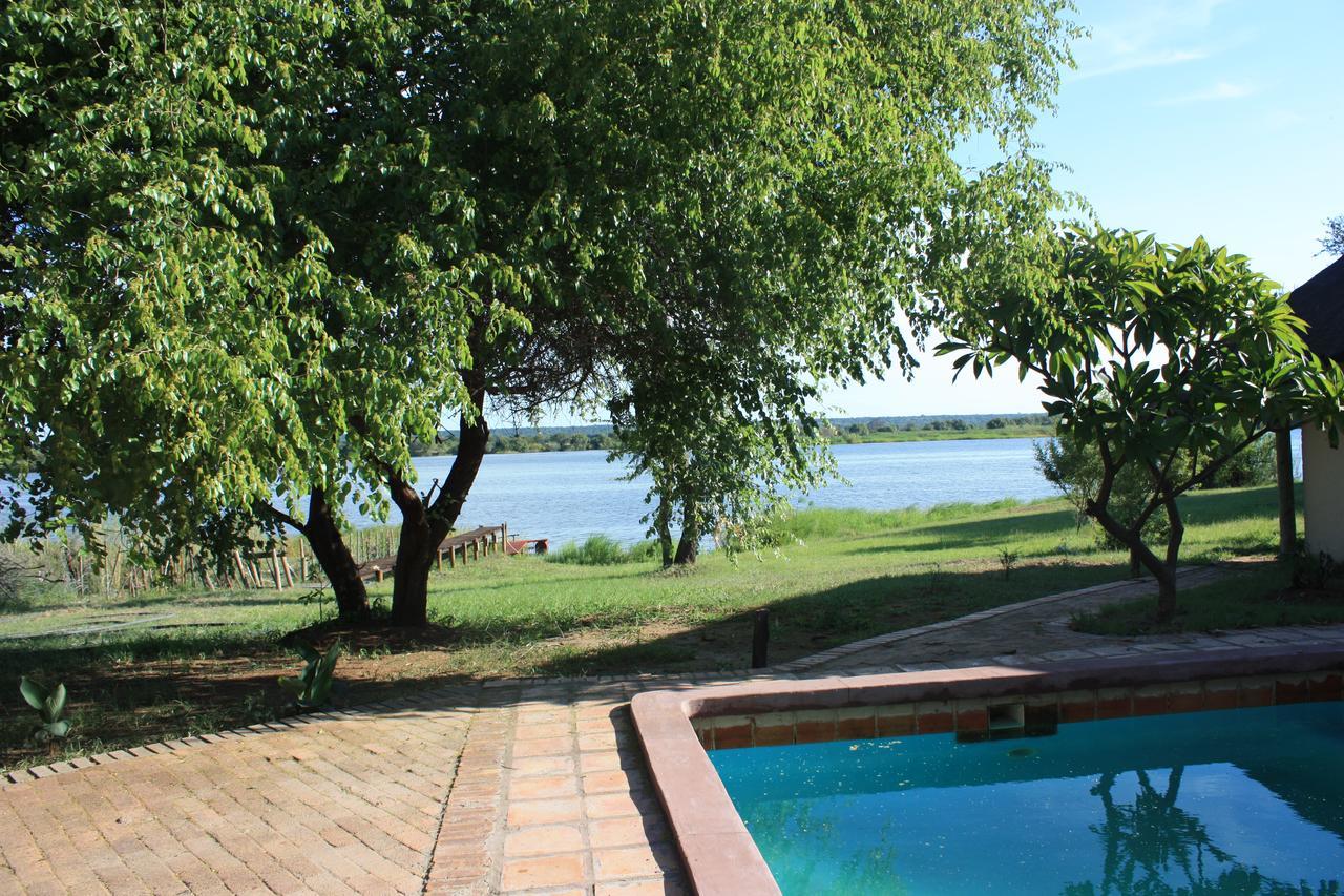 Big 5 Toro Lodge Касане Екстериор снимка