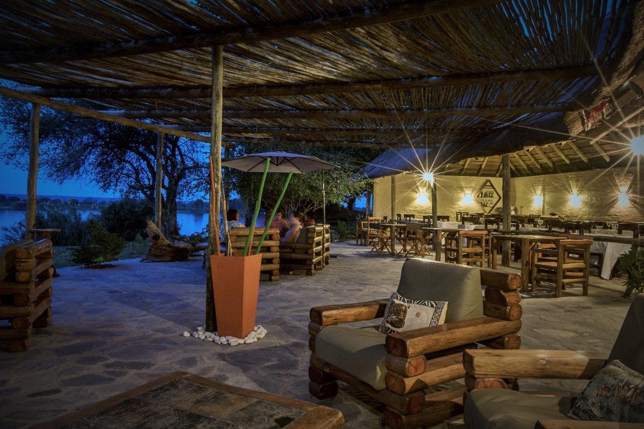 Big 5 Toro Lodge Касане Екстериор снимка